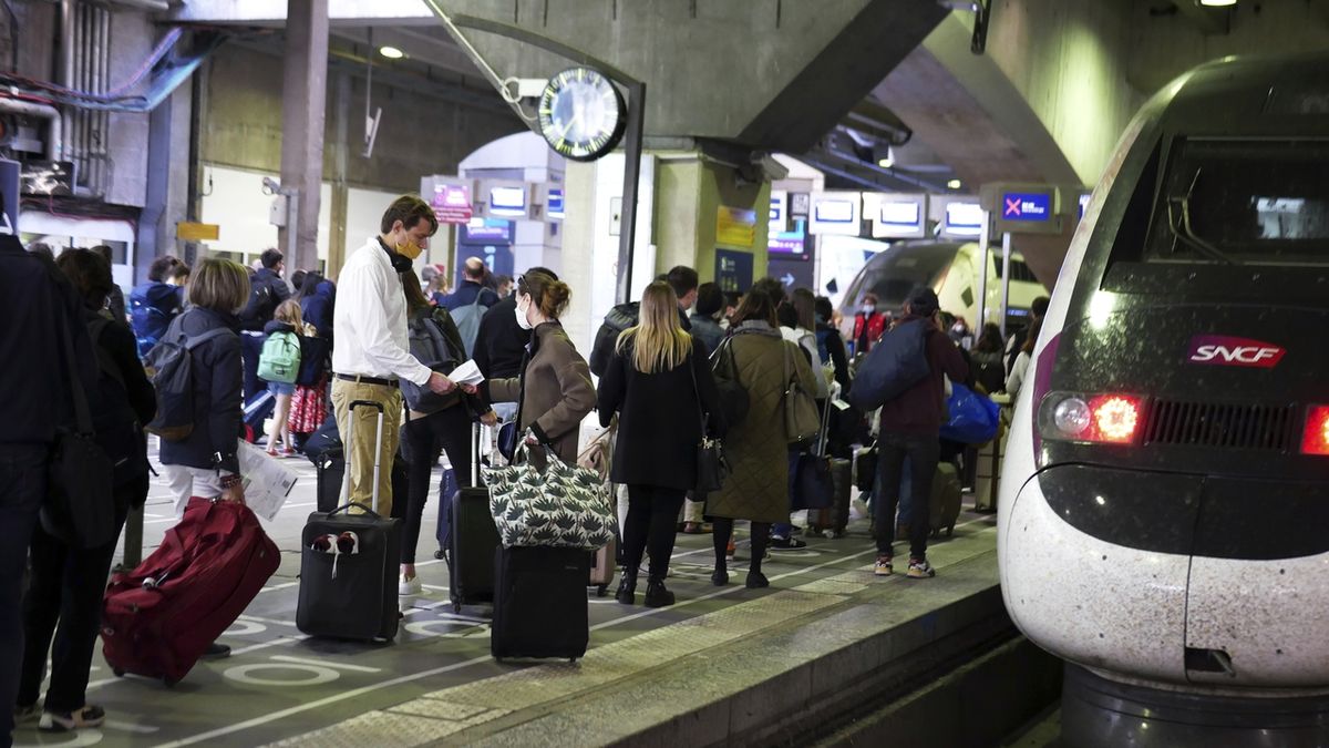 Francouzský parlament chce zakázat krátké vnitrostátní lety nahraditelné vlakem